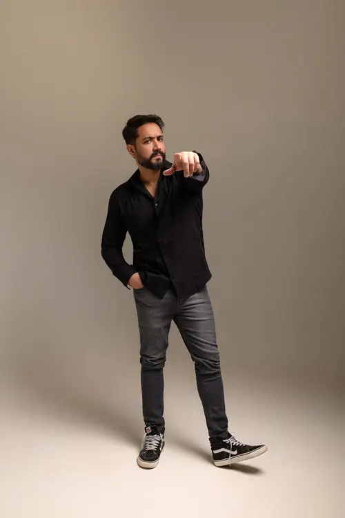 Douglas Abrantes, vocalista